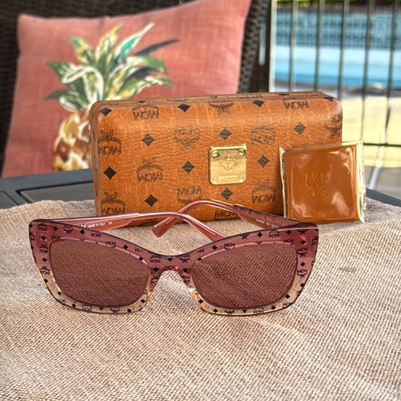 MCM 682S Cat Eye Sunglasses – Rose/Honey Pink – Designer Luxury Eyewear - Picture 9 of 15